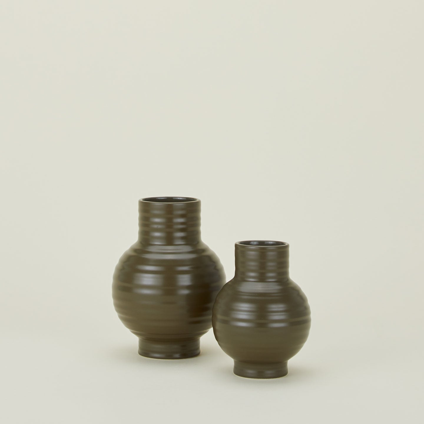 ESSENTIAL CERAMIC VASE - OLIVE
