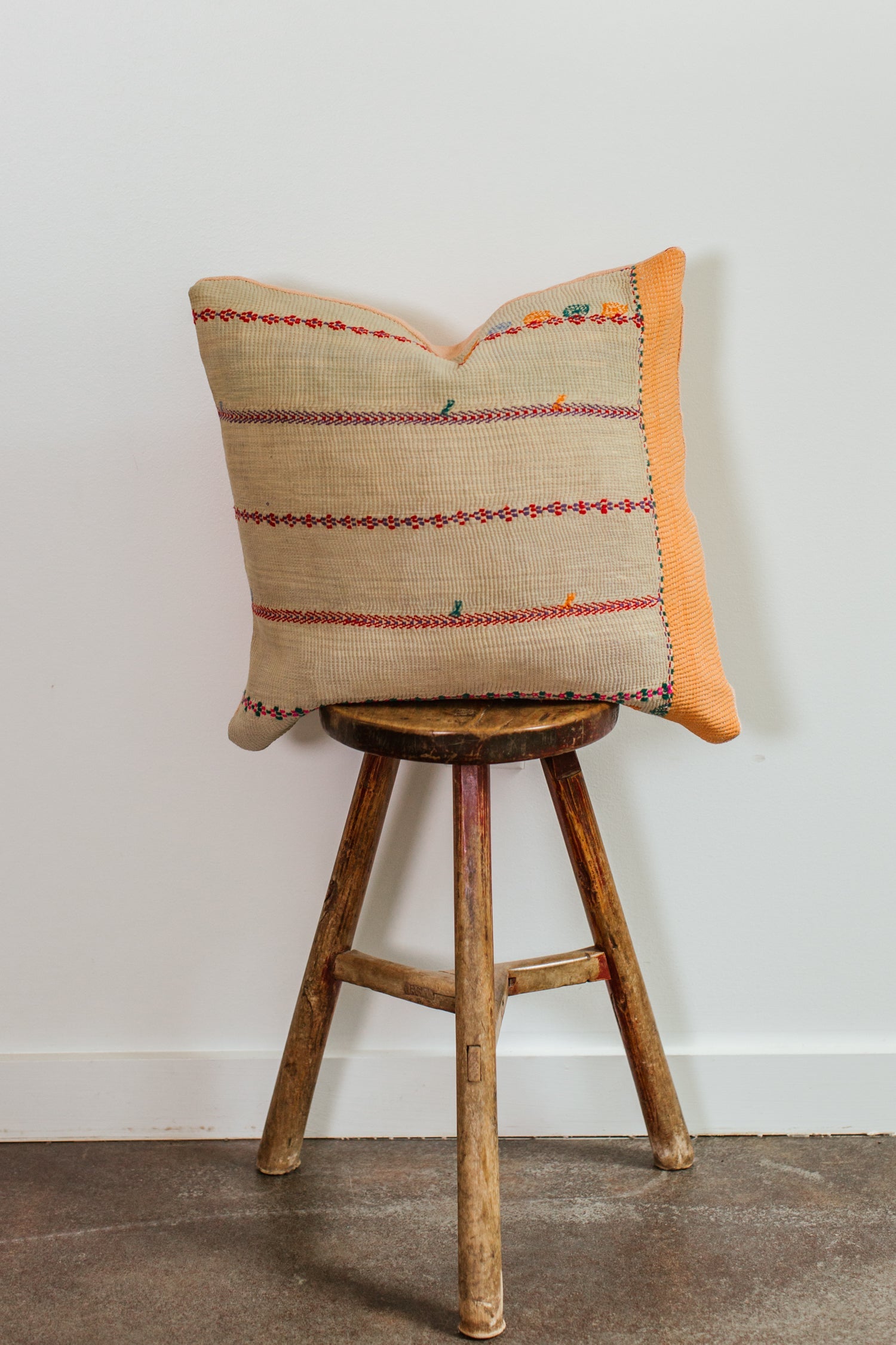 Oisin 20x20 Pillow 2
