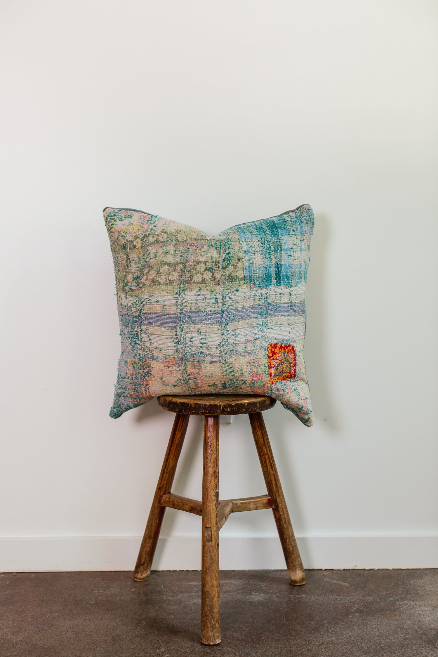 Naya 22X22 Pillow 1