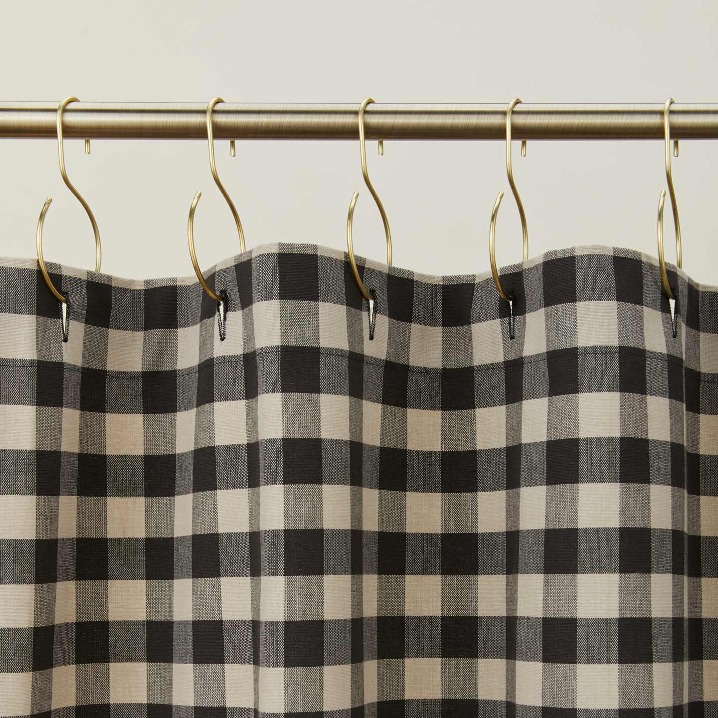 ESSENTIAL GINGHAM SHOWER CURTAIN