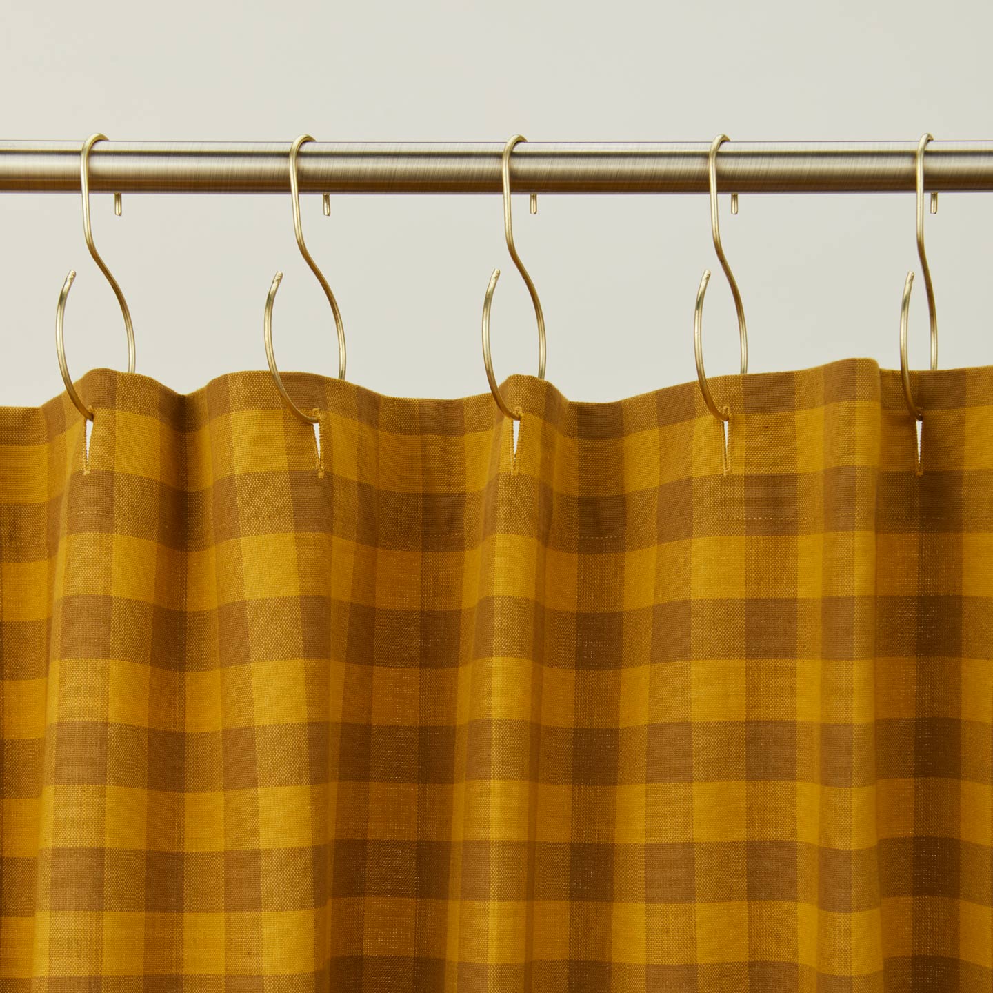 ESSENTIAL GINGHAM SHOWER CURTAIN