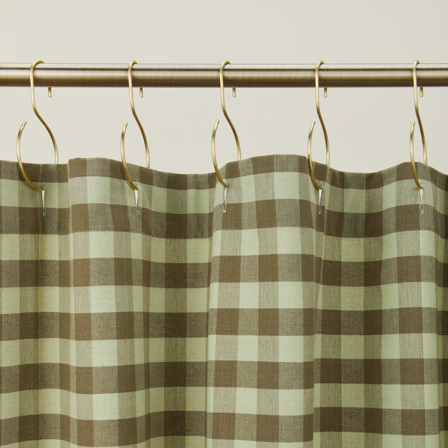 ESSENTIAL GINGHAM SHOWER CURTAIN