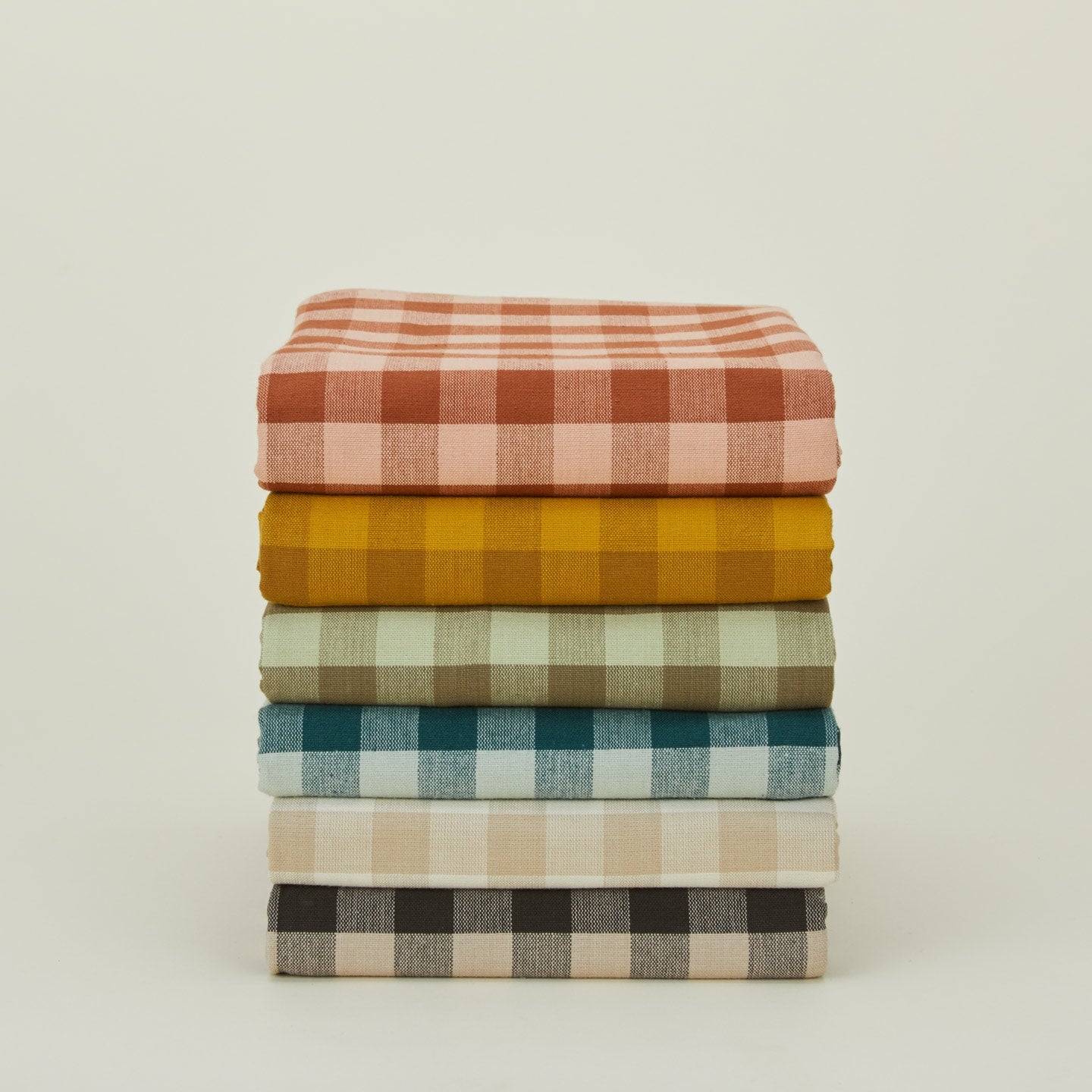 ESSENTIAL GINGHAM SHOWER CURTAIN