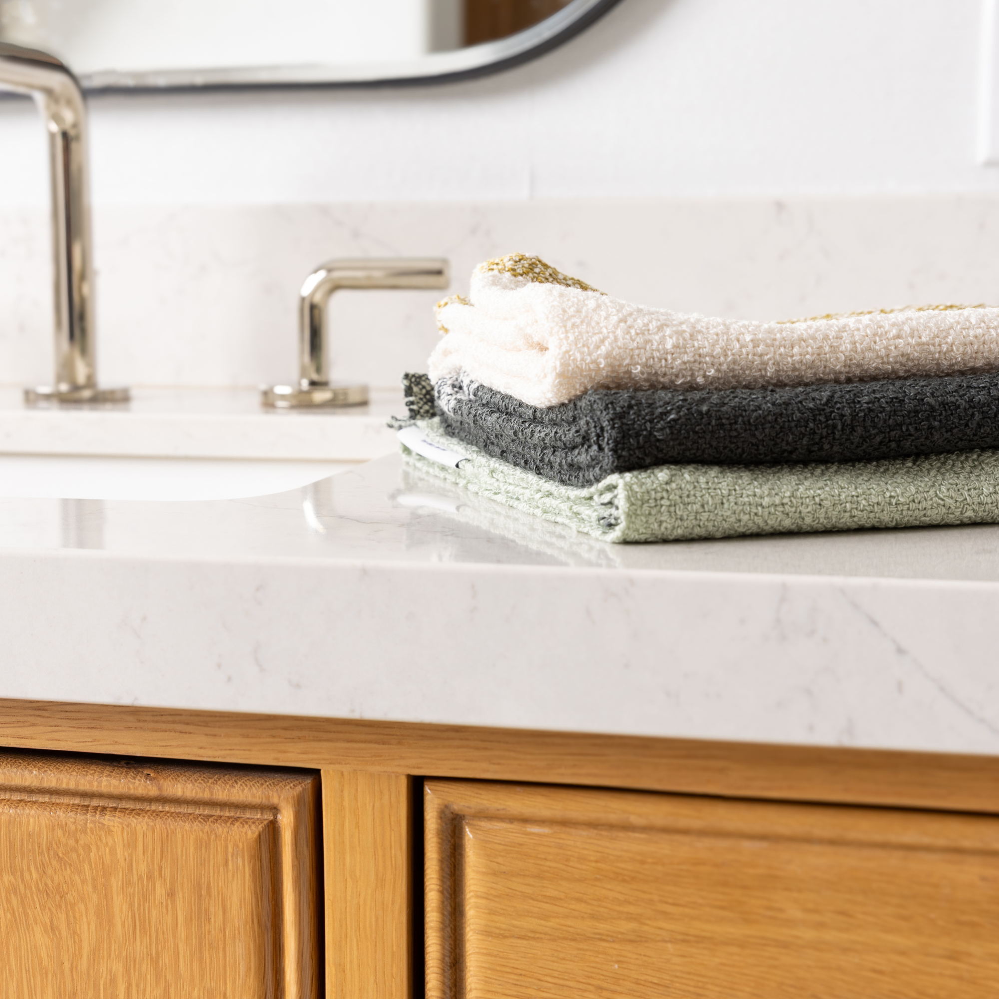 Contrast Trim Solid Bath Towel Set