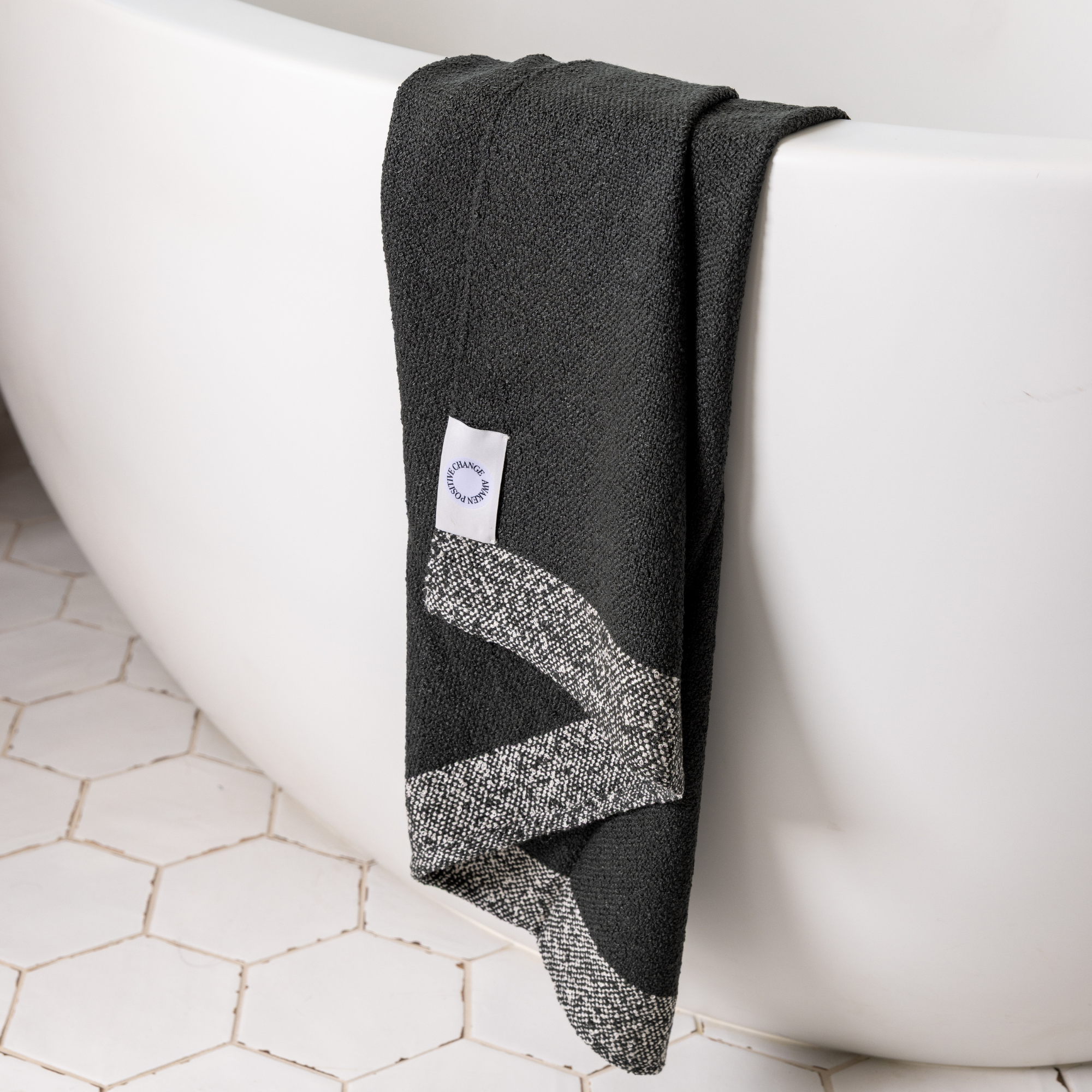 Contrast Trim Solid Bath Towel Set