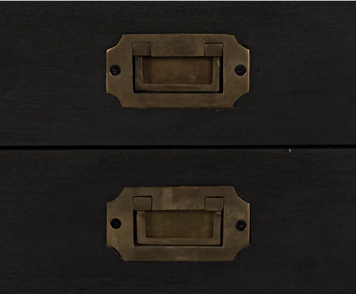 Campaign Chest, Pale